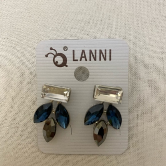 Fashion Pierced Post Earrings Blue Clear NWT - Picture 2 of 3